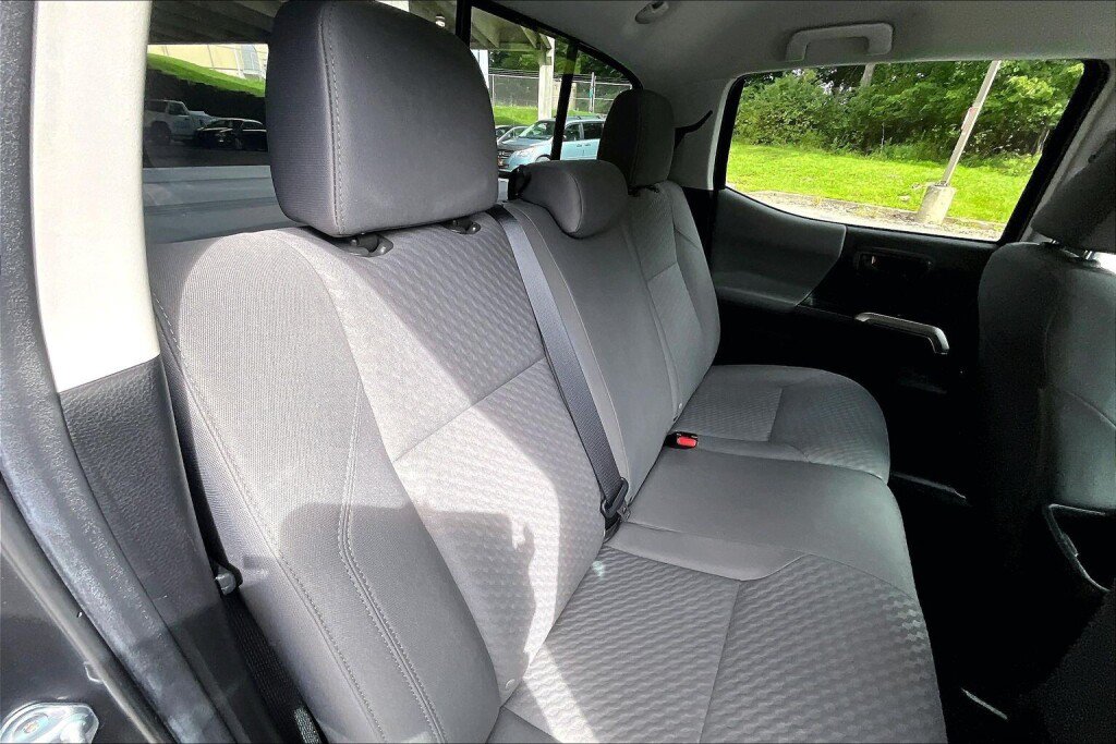 Used 2023 Toyota Tacoma SR5 AWD/4WD image 15