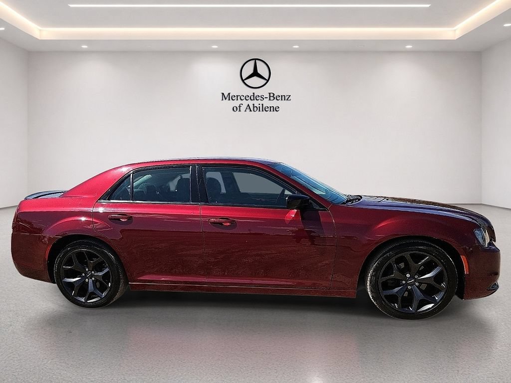 Used 2020 Chrysler 300 Touring w/ Sport Appearance Package RWD image 9