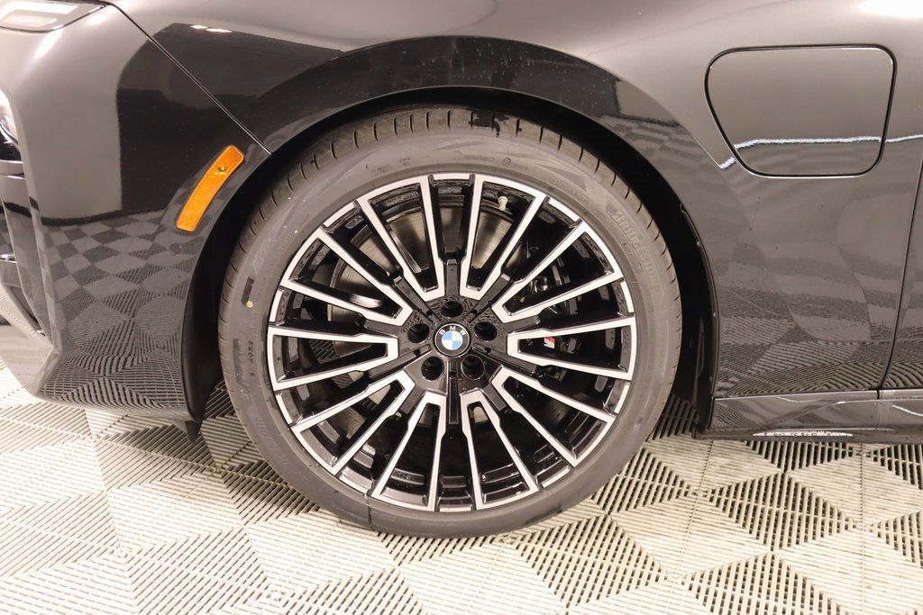 New 2026 BMW 750e xDrive image 20