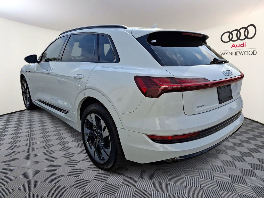 Used 2023 Audi e-tron Premium w/ Convenience Plus Package image 4