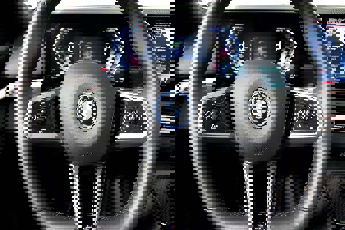 Used 2025 BMW i5 eDrive40i w/ M Sport Package image 6