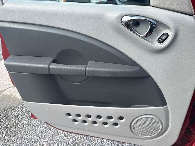 Used 2006 Chrysler PT Cruiser Limited FWD image 13
