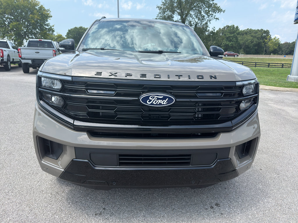 New 2027 Ford Expedition Platinum w/ Stealth Performance Package AWD/4WD image 2