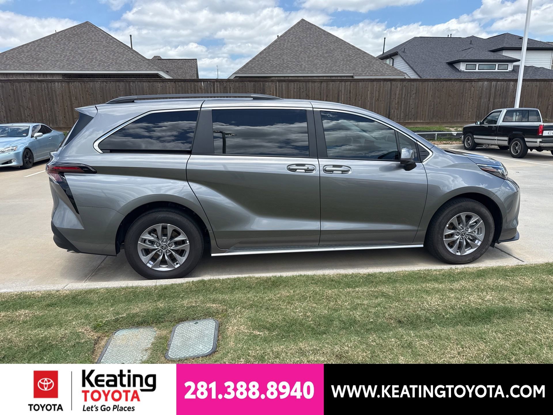 Used 2026 Toyota Sienna LE FWD image 8