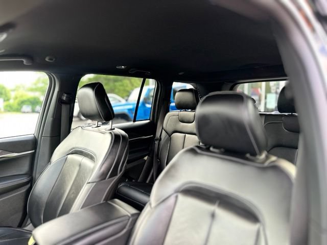 Used 2025 Jeep Grand Cherokee Limited AWD/4WD image 11