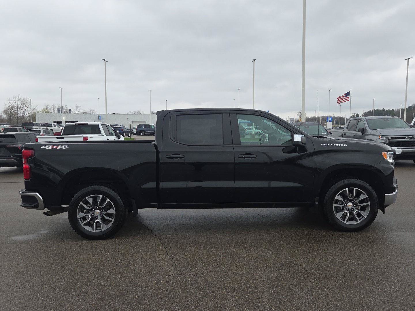 Used 2025 Chevrolet Silverado 1500 LT AWD/4WD image 8