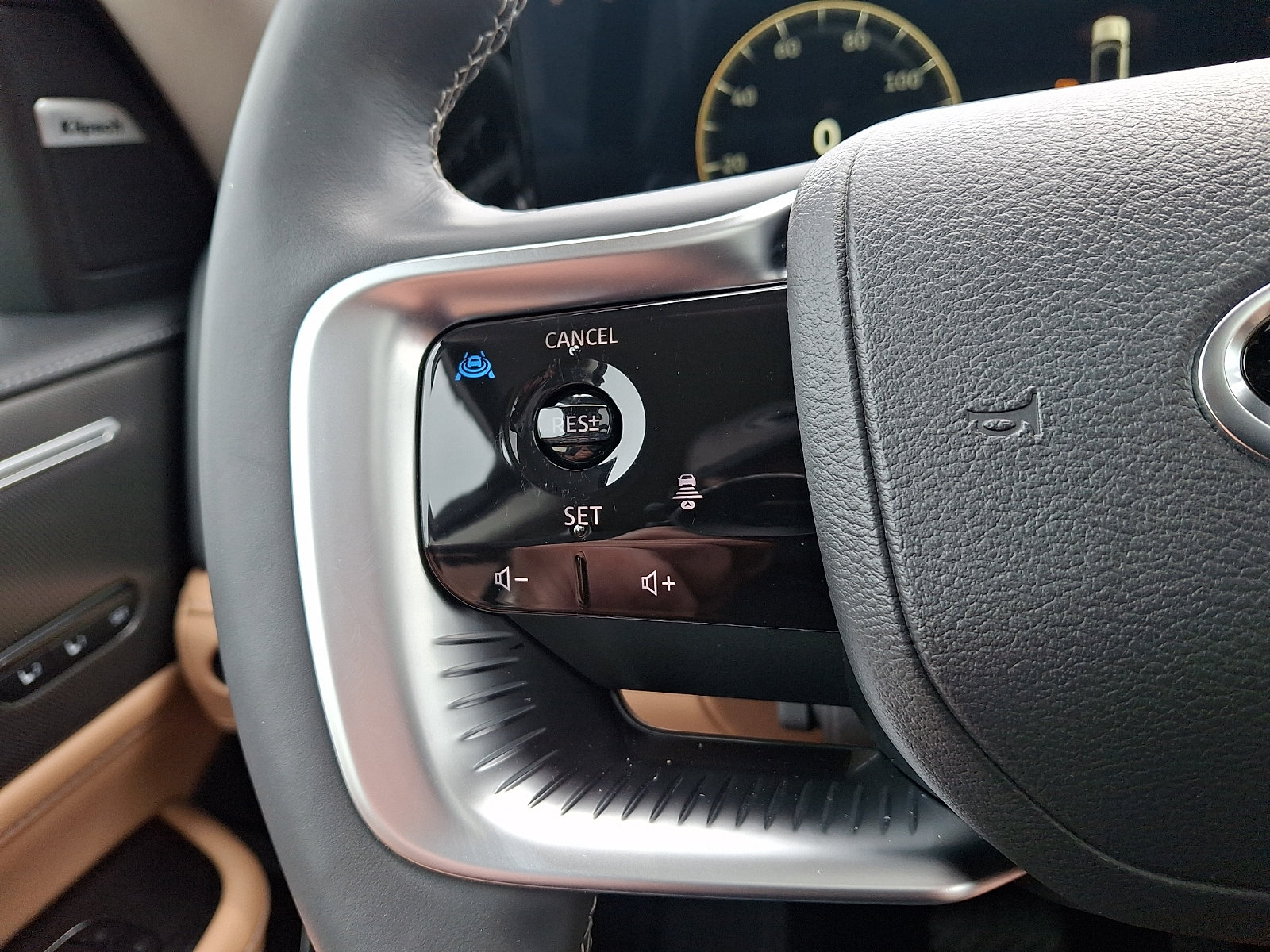 Certified 2025 INFINITI QX80 Luxe AWD/4WD image 25