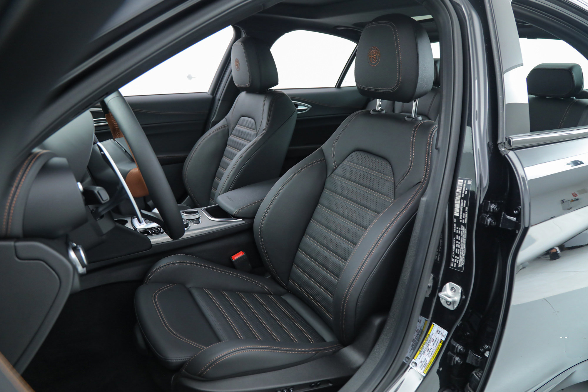 New 2025 Alfa Romeo Giulia w/ Driving Assist Package image 33