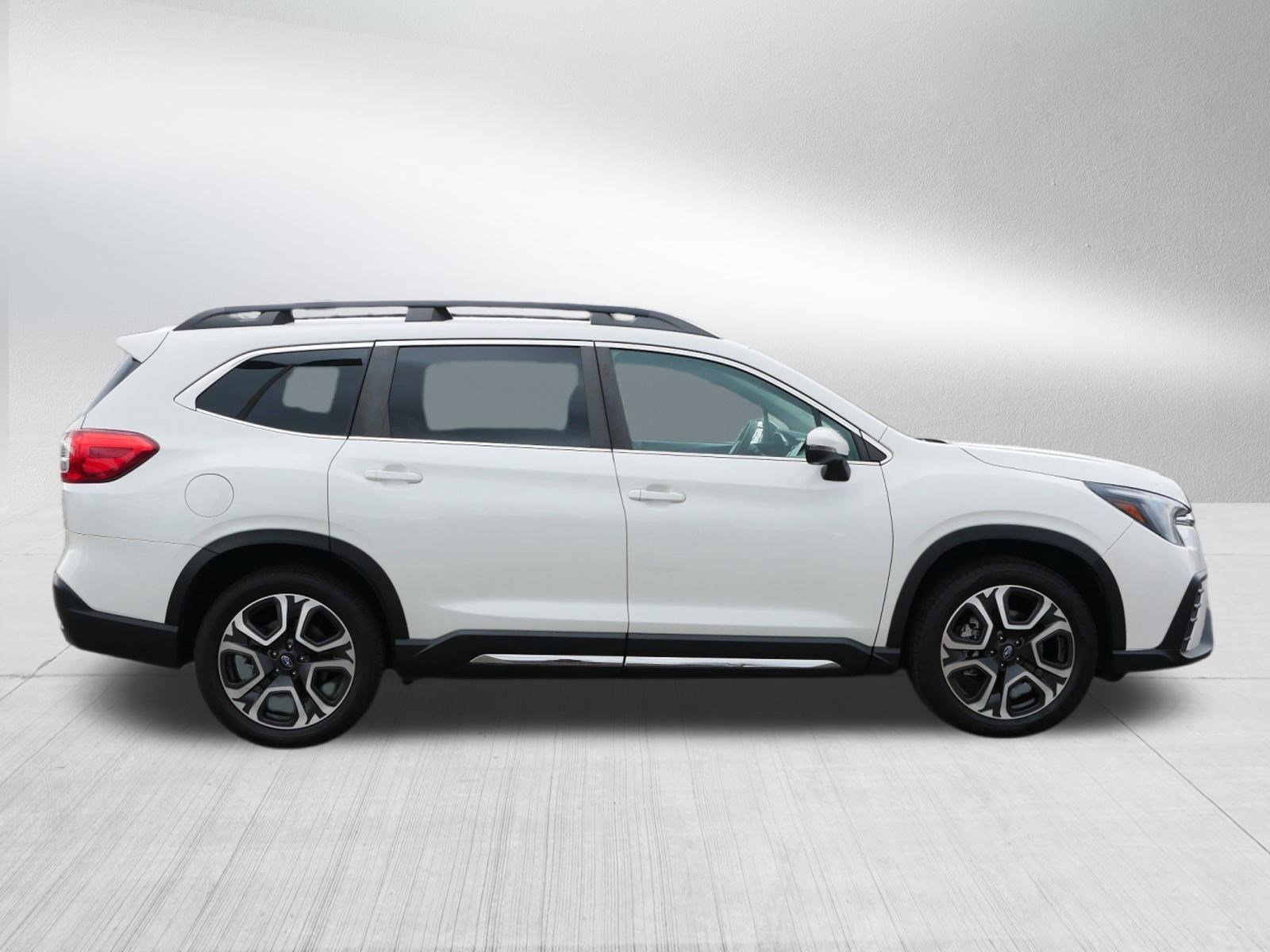 Used 2023 Subaru Ascent Limited image 8