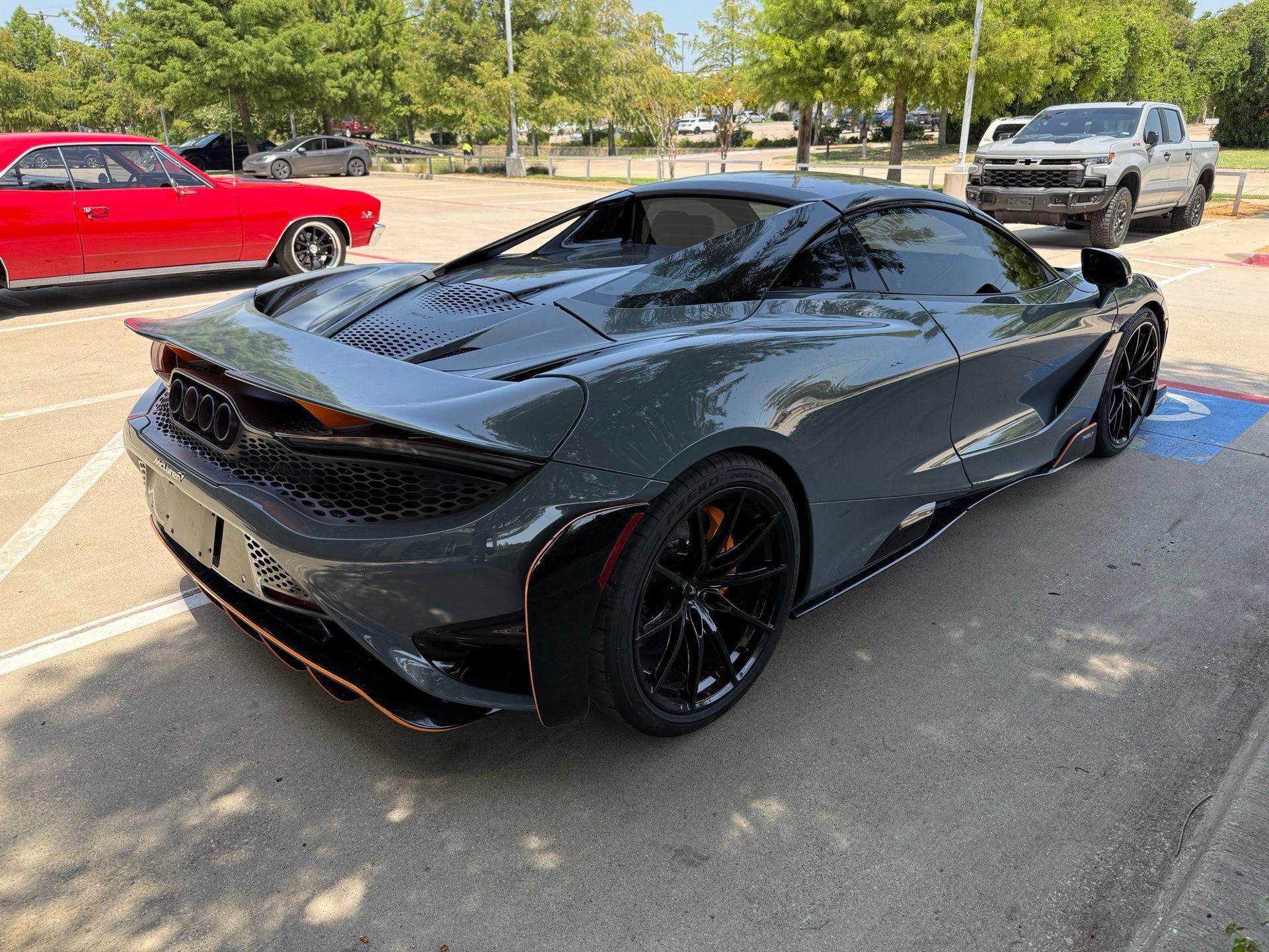 Used 2022 McLaren 765LT RWD image 4