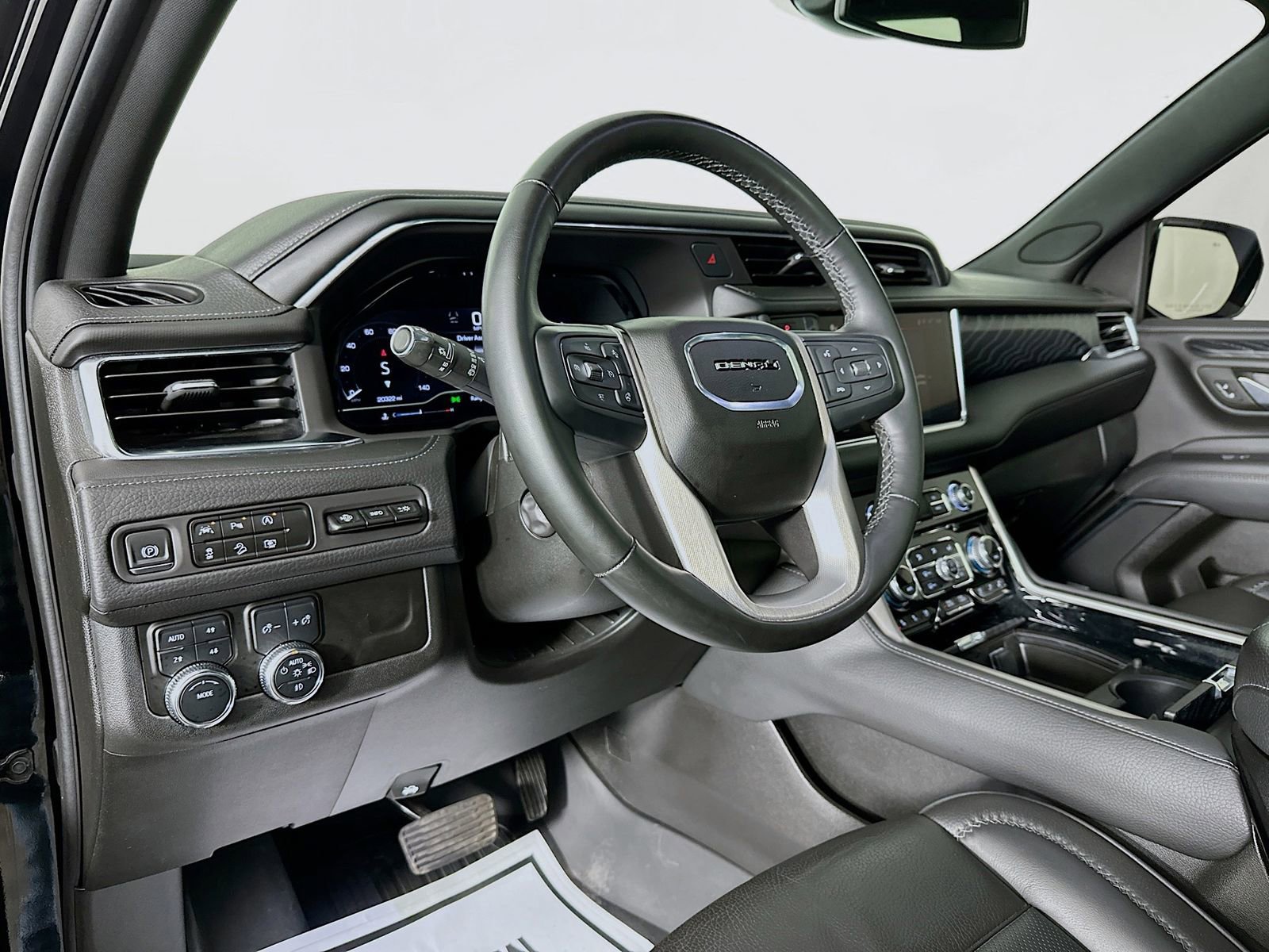 Used 2024 GMC Yukon Denali image 13