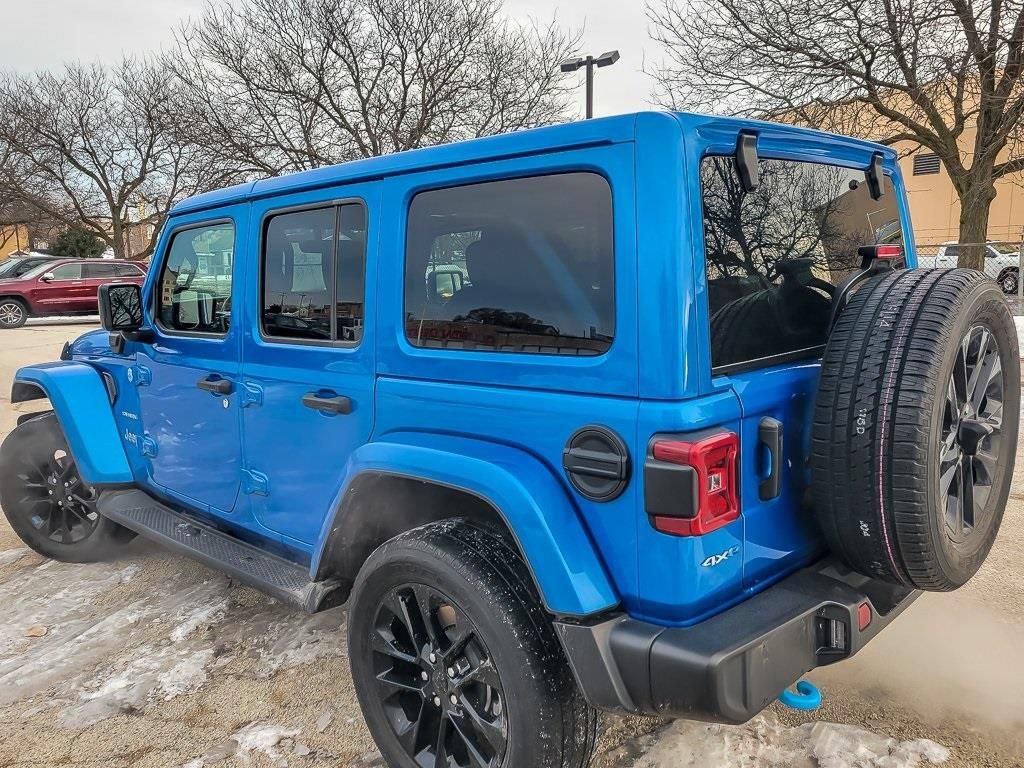 Used 2022 Jeep Wrangler Unlimited Sahara w/ Cold Weather Group AWD/4WD image 7