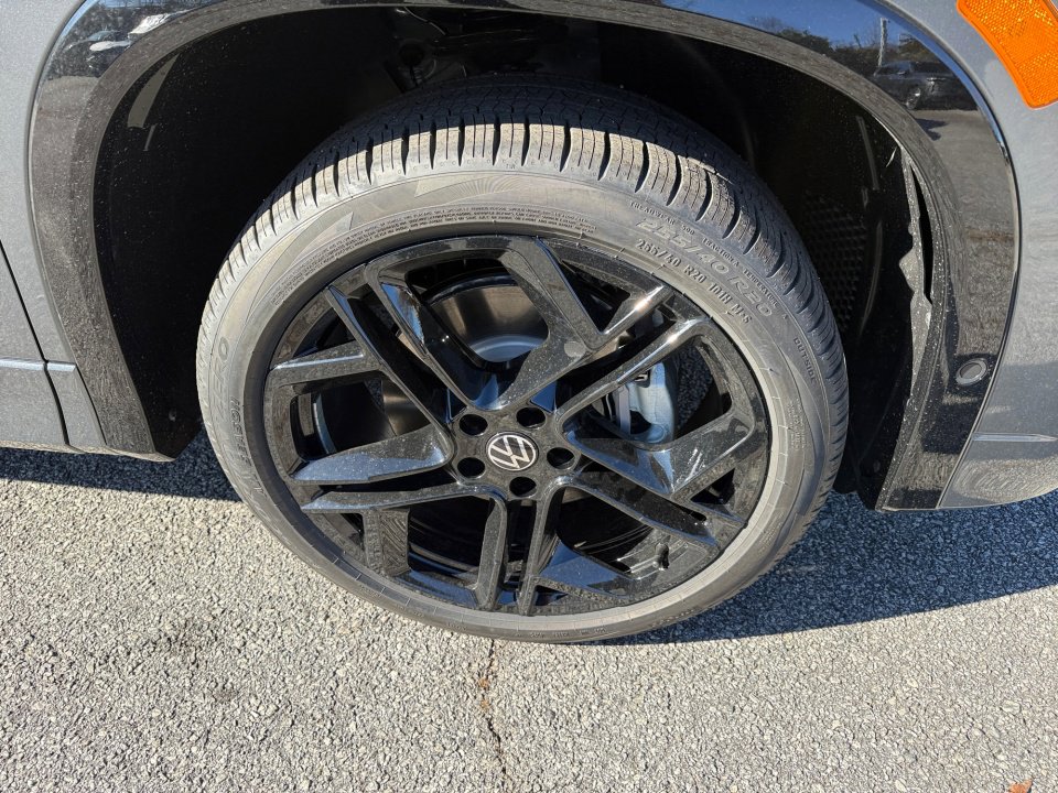 New 2026 Volkswagen Tiguan SE R-Line image 25