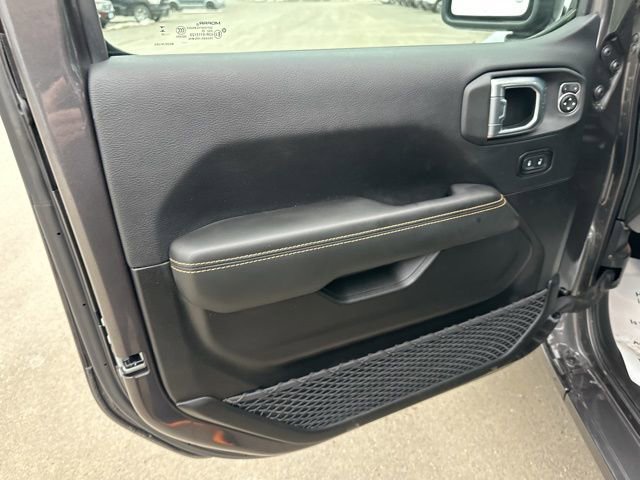 Used 2025 Jeep Wrangler Sahara image 16