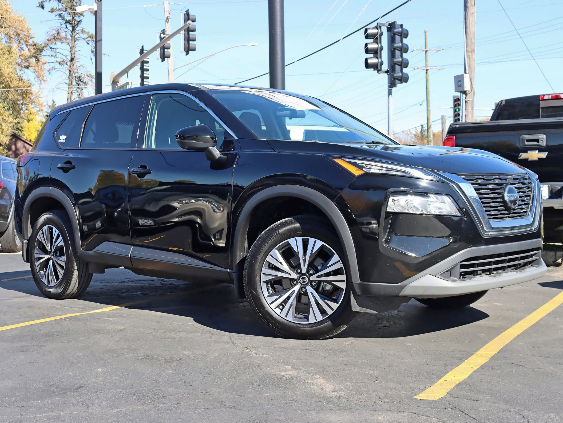 Used 2021 Nissan Rogue SV AWD/4WD image 2