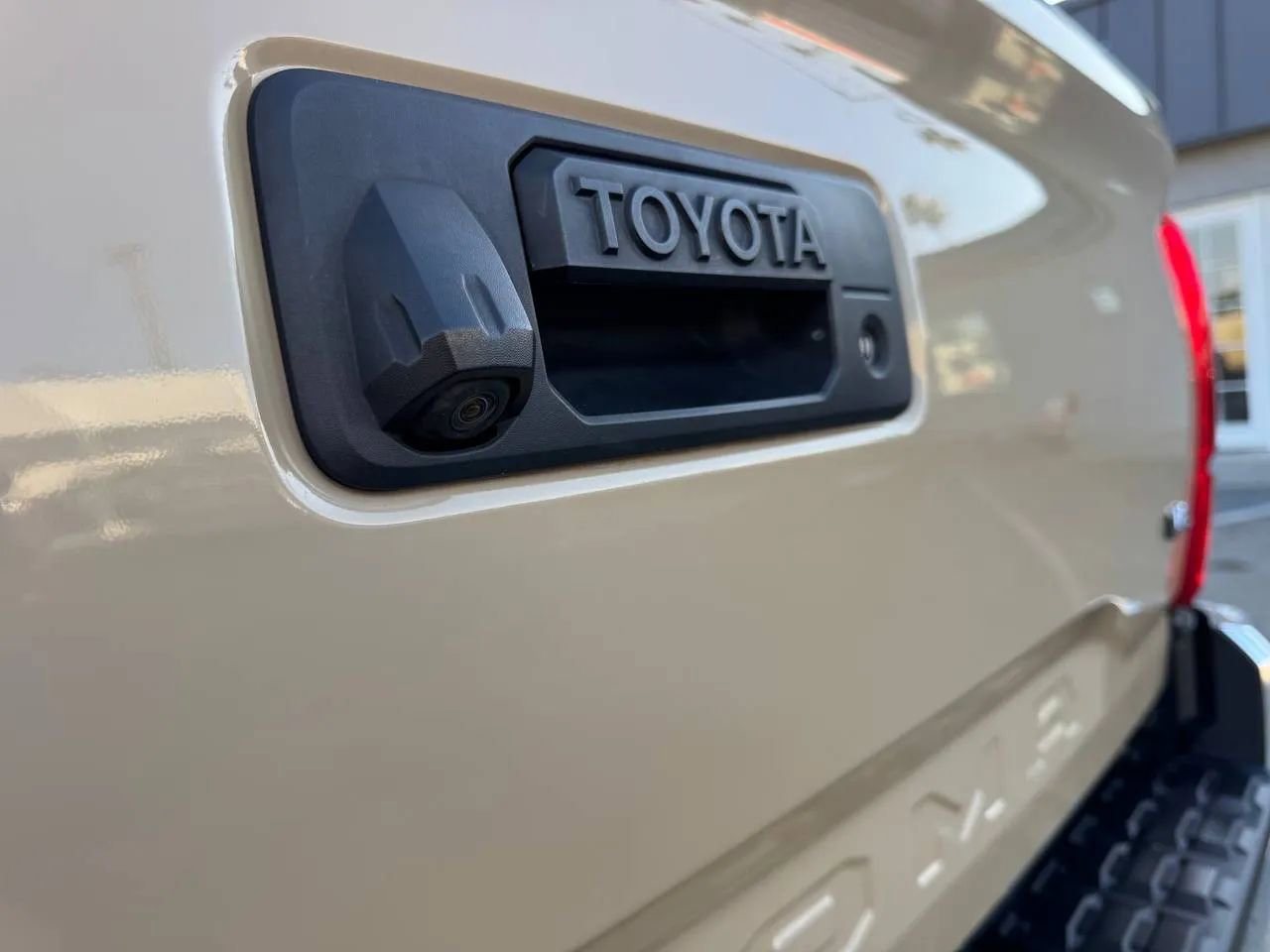 Used 2017 Toyota Tacoma SR5 image 9