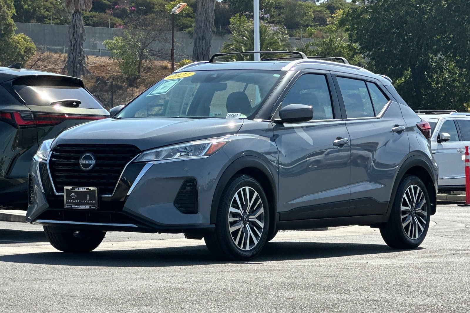 Used 2022 Nissan Kicks SV w/ Interior Electronics Package FWD image 7