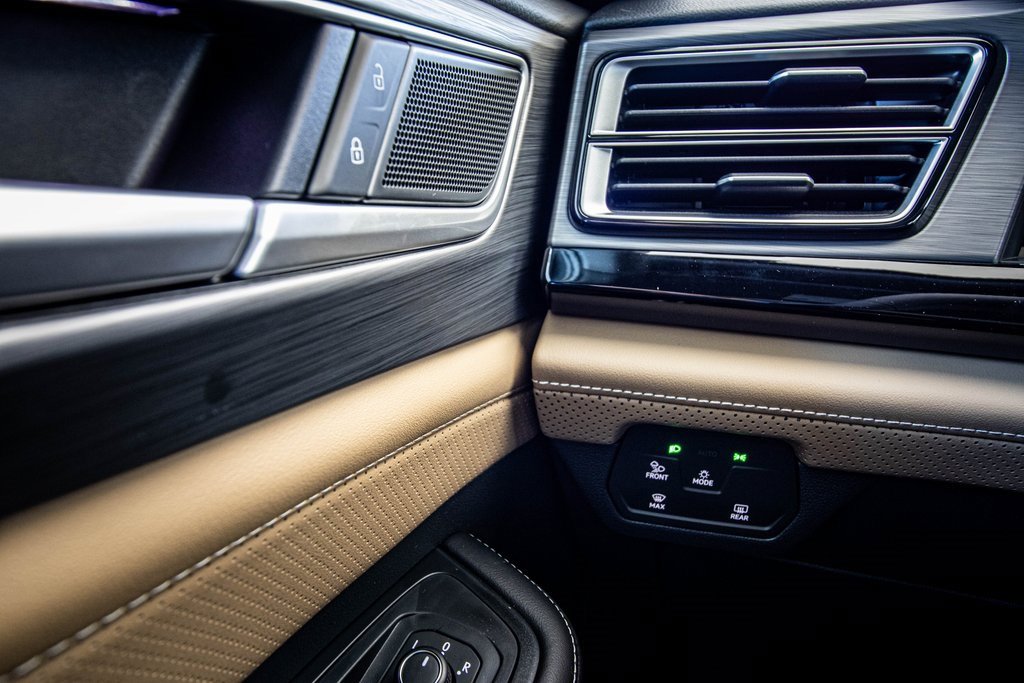 New 2026 Volkswagen Atlas Cross Sport SE image 30