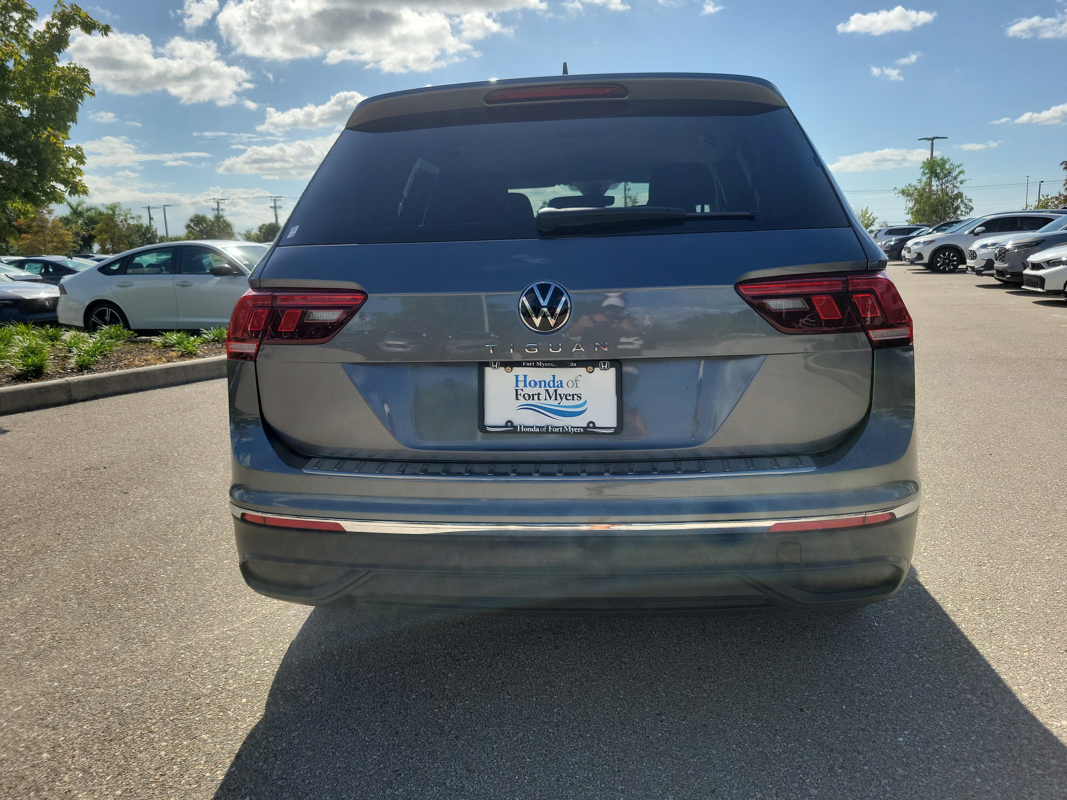 Used 2024 Volkswagen Tiguan SE FWD image 5