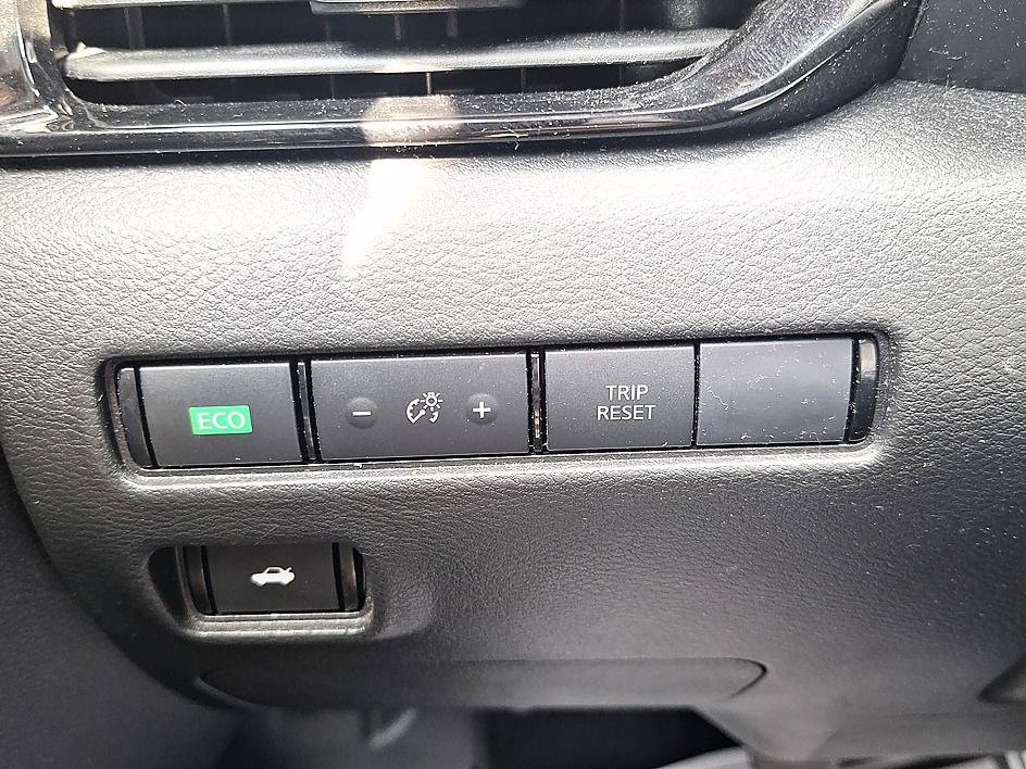 Certified 2025 Nissan Sentra SV FWD image 28