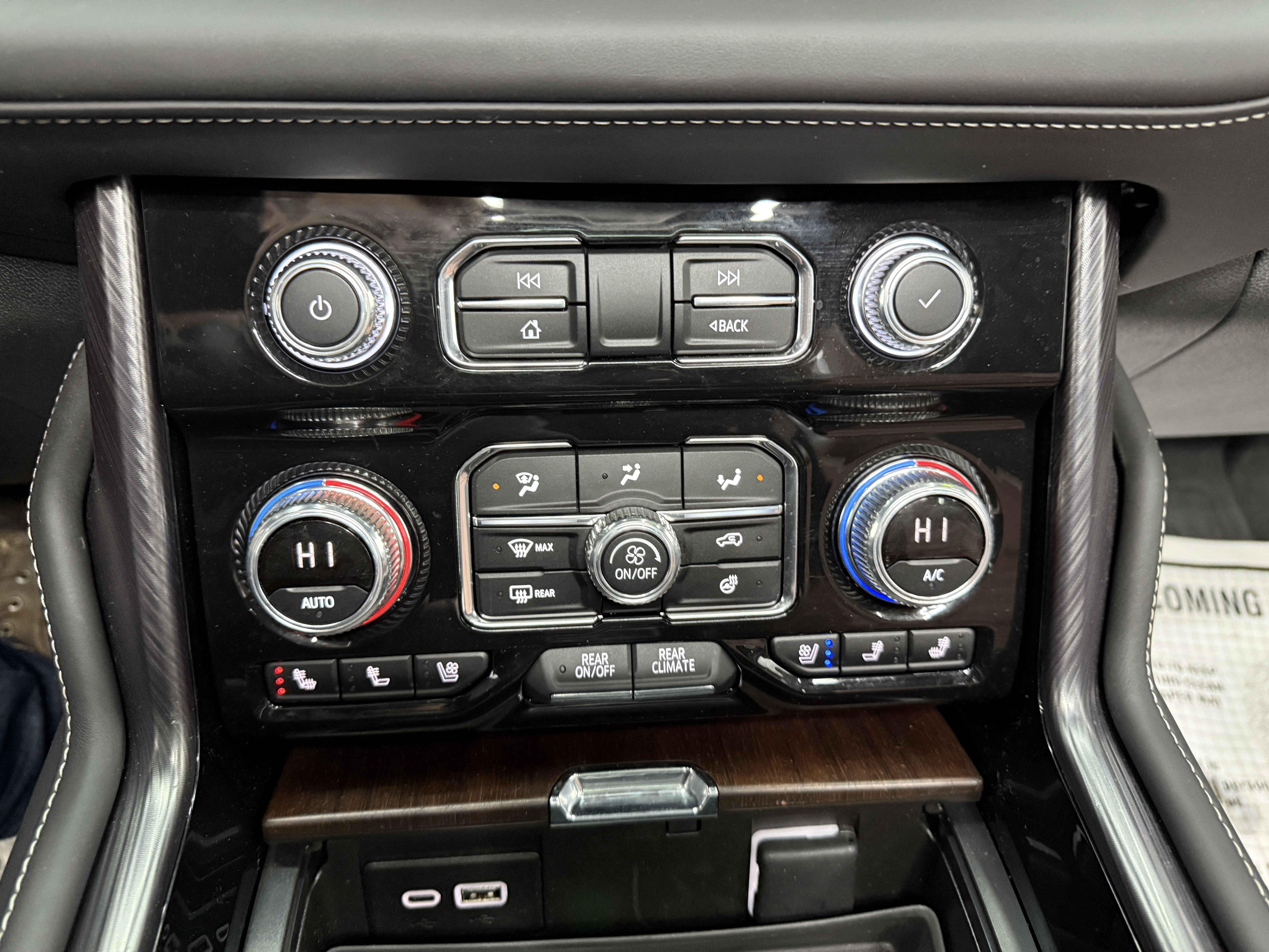 Used 2023 GMC Yukon Denali Ultimate image 17