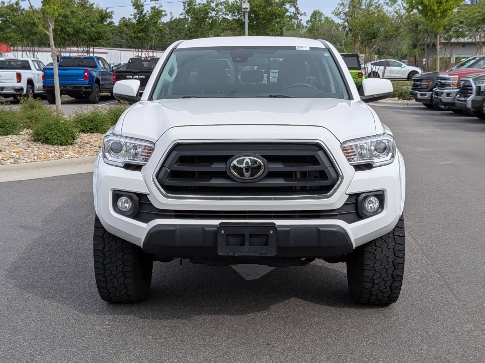 Used 2022 Toyota Tacoma SR5 w/ SR5 Appearance Package (SM) image 8