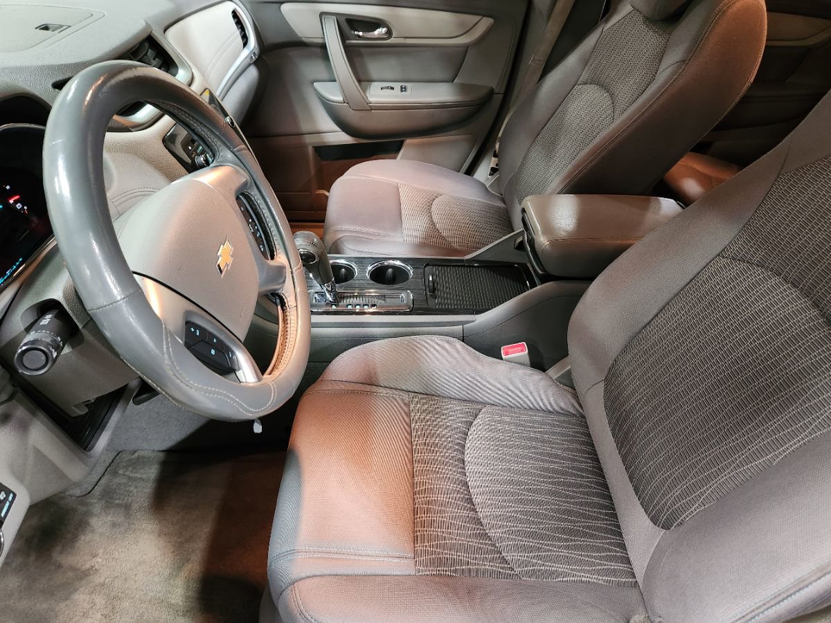 Used 2017 Chevrolet Traverse LT image 29