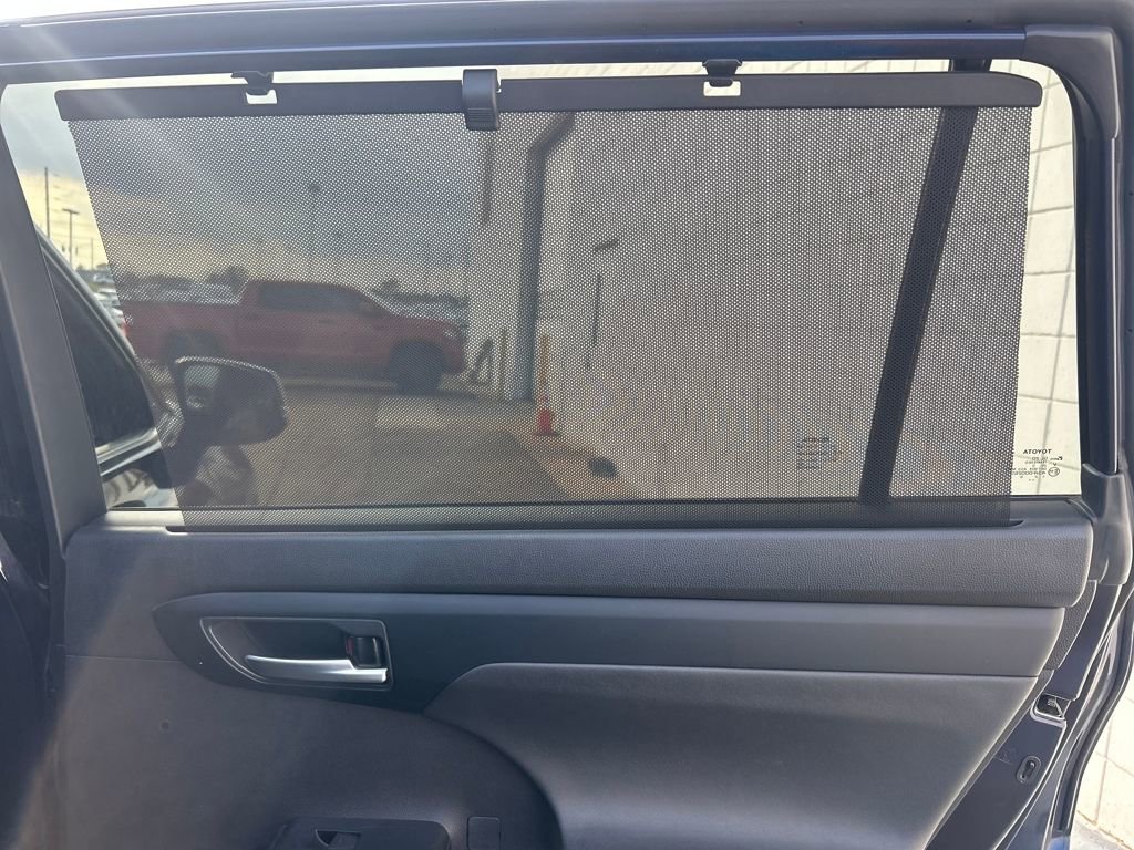 Used 2024 Toyota Highlander XSE image 32