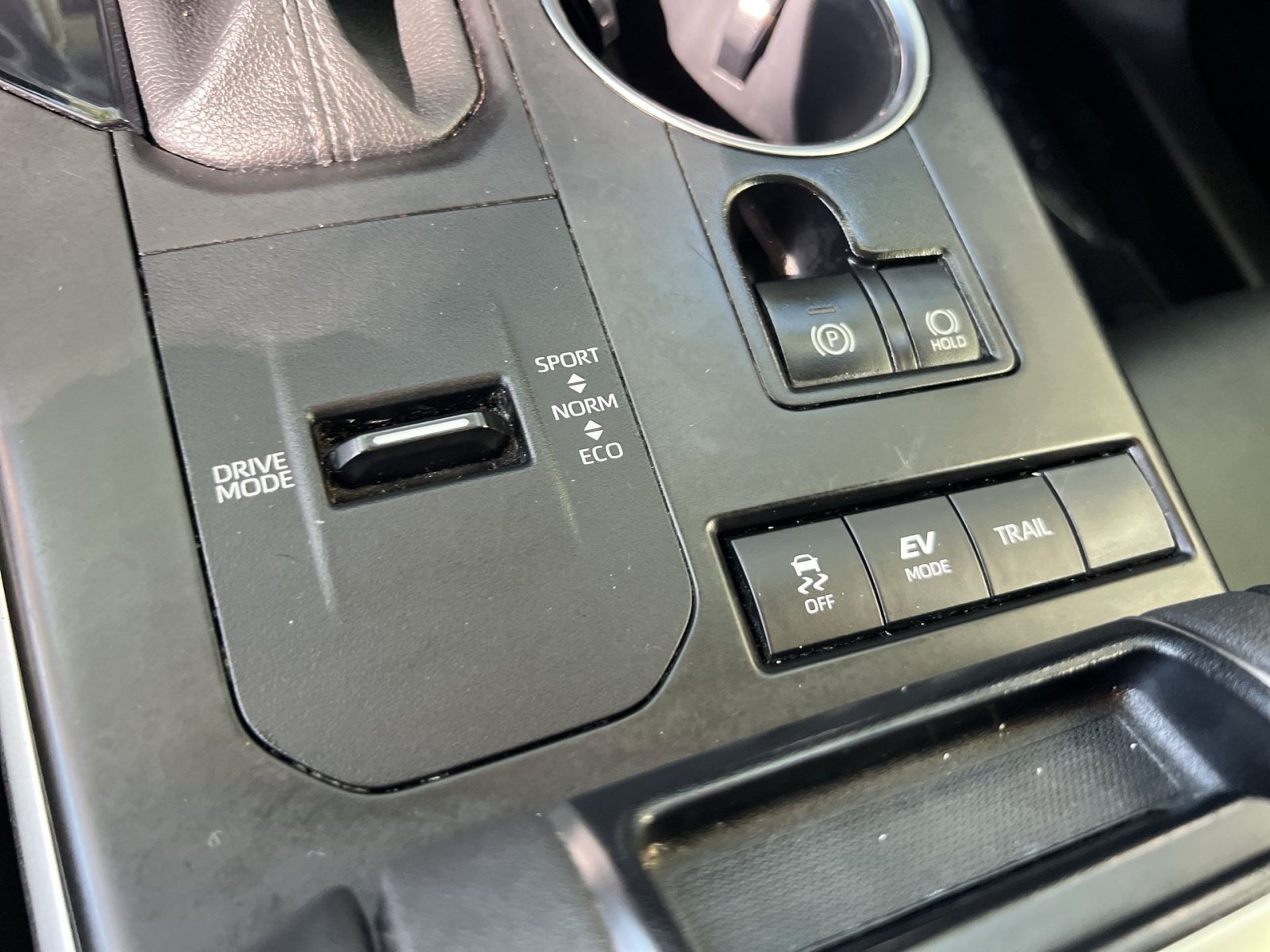 Used 2022 Toyota Highlander XLE AWD/4WD image 31