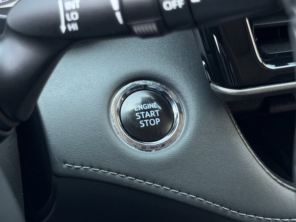 Used 2023 Toyota Highlander XLE AWD/4WD image 32