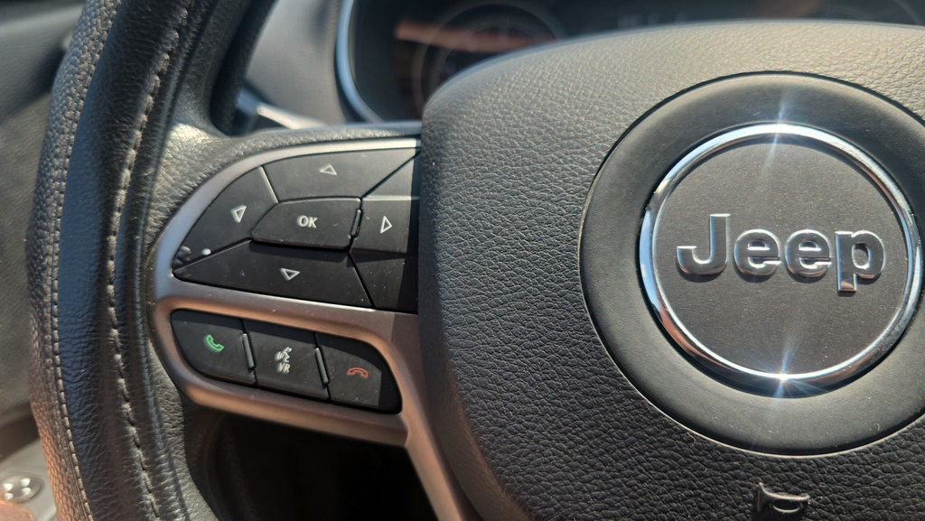 Used 2020 Jeep Cherokee Latitude FWD image 28