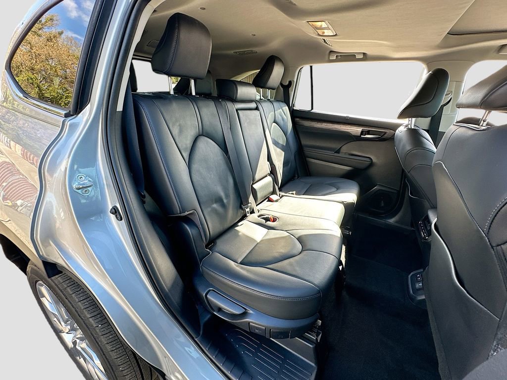 Used 2020 Toyota Highlander Limited image 27