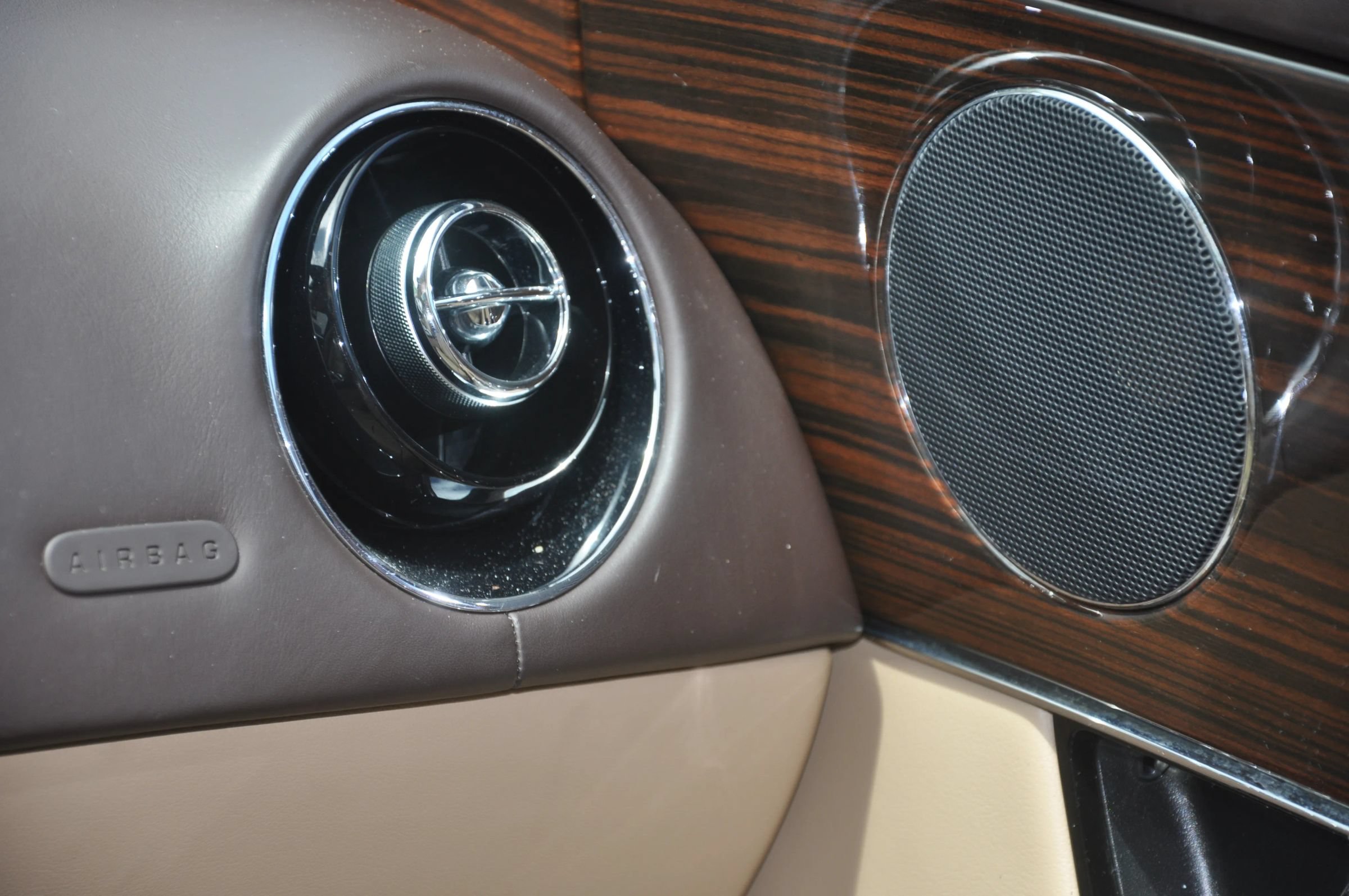 Used 2011 Jaguar XJ L RWD image 26