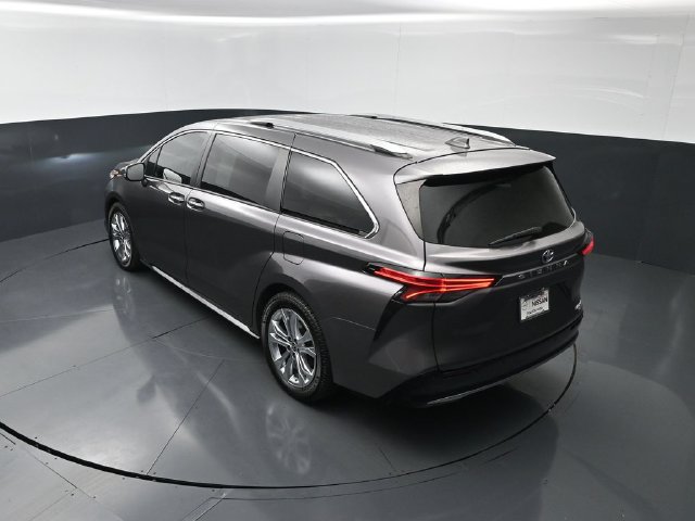 Used 2022 Toyota Sienna Platinum FWD image 28