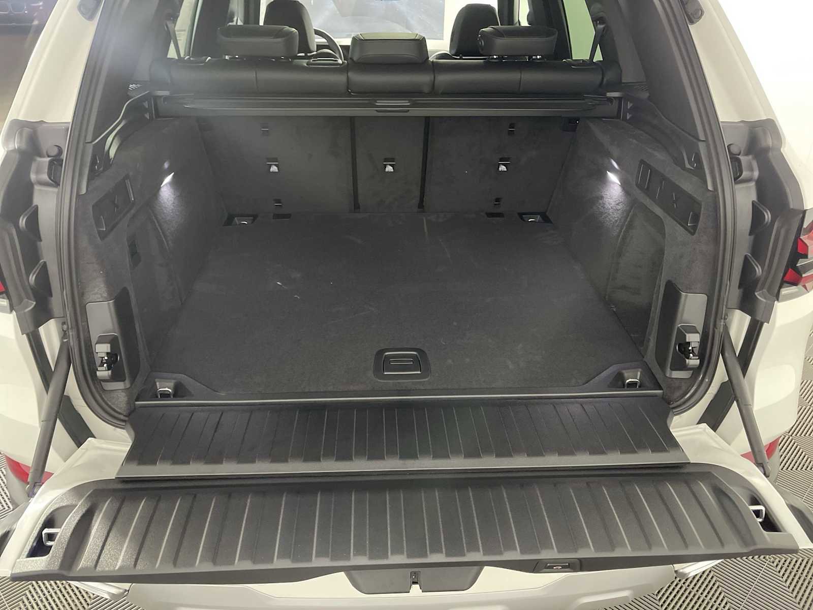 New 2026 BMW X5 xDrive40i w/ Parking Assistance Package image 21