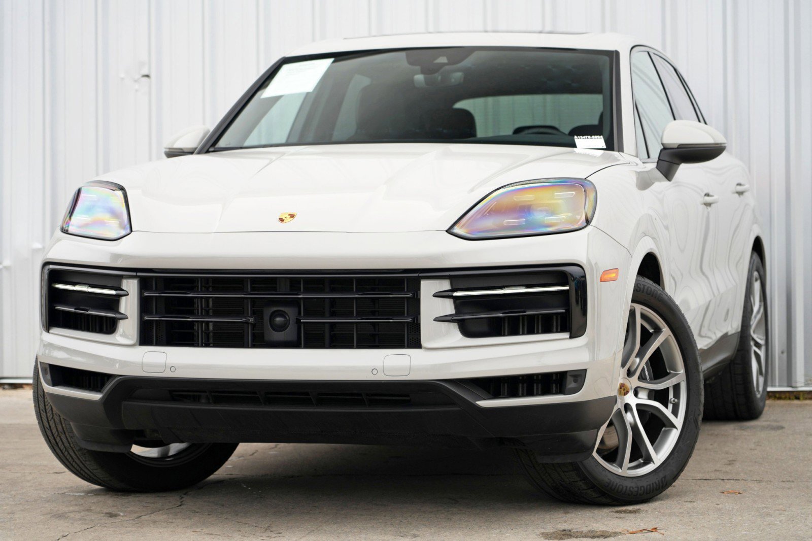 Used 2024 Porsche Cayenne w/ Premium Package image 3