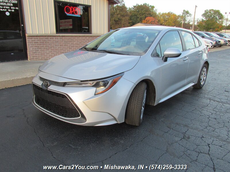 Used 2021 Toyota Corolla LE FWD image 3