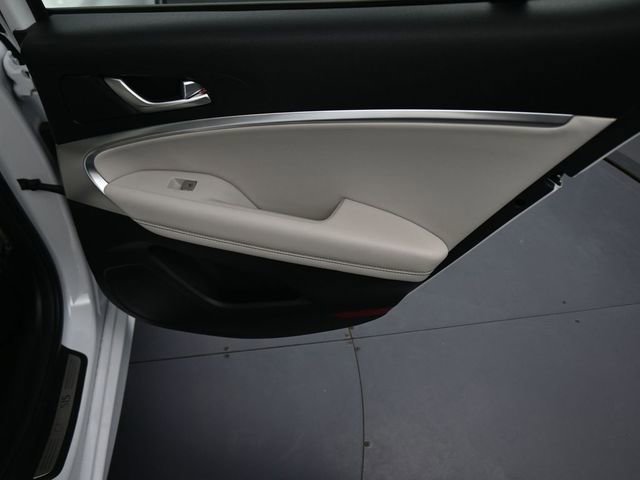 Used 2025 Genesis G70 2.5T RWD image 21