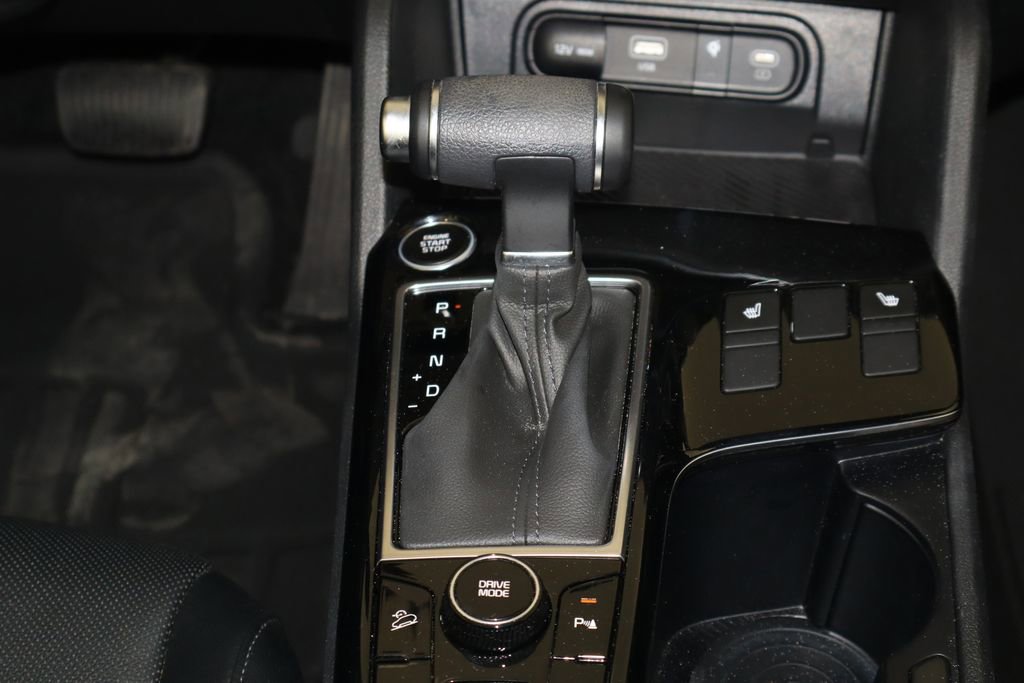 Used 2025 Kia Sportage EX image 13