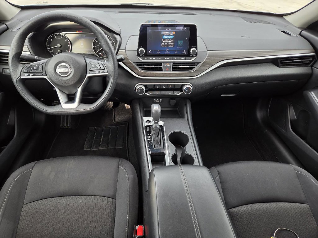Used 2025 Nissan Altima 2.5 SV FWD image 23