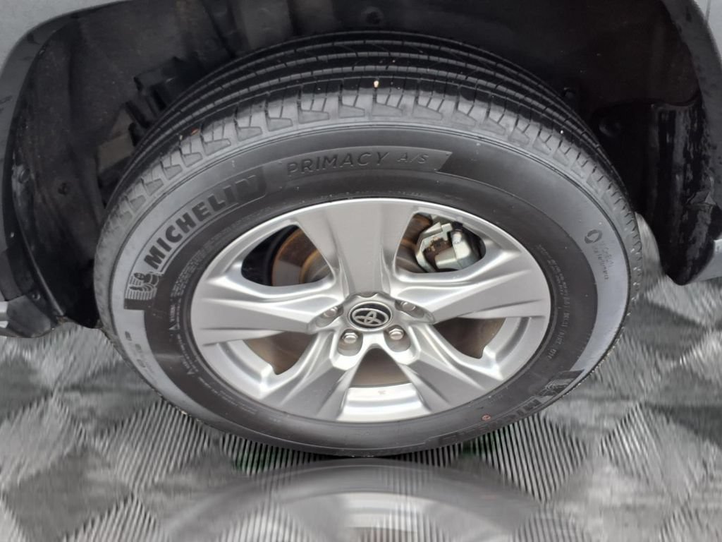 Used 2025 Toyota RAV4 XLE FWD image 19