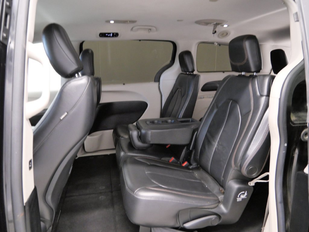 Certified 2017 Chrysler Pacifica Touring-L FWD image 14