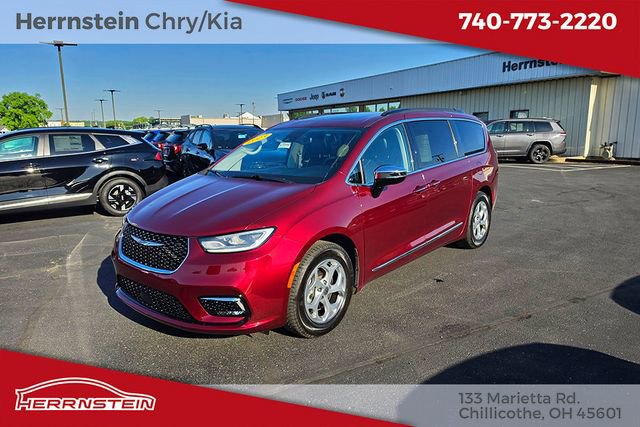Used 2023 Chrysler Pacifica Limited FWD image 3