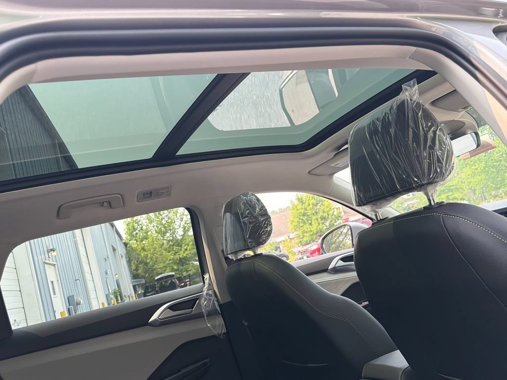 New 2026 Volkswagen Taos SEL AWD/4WD image 6