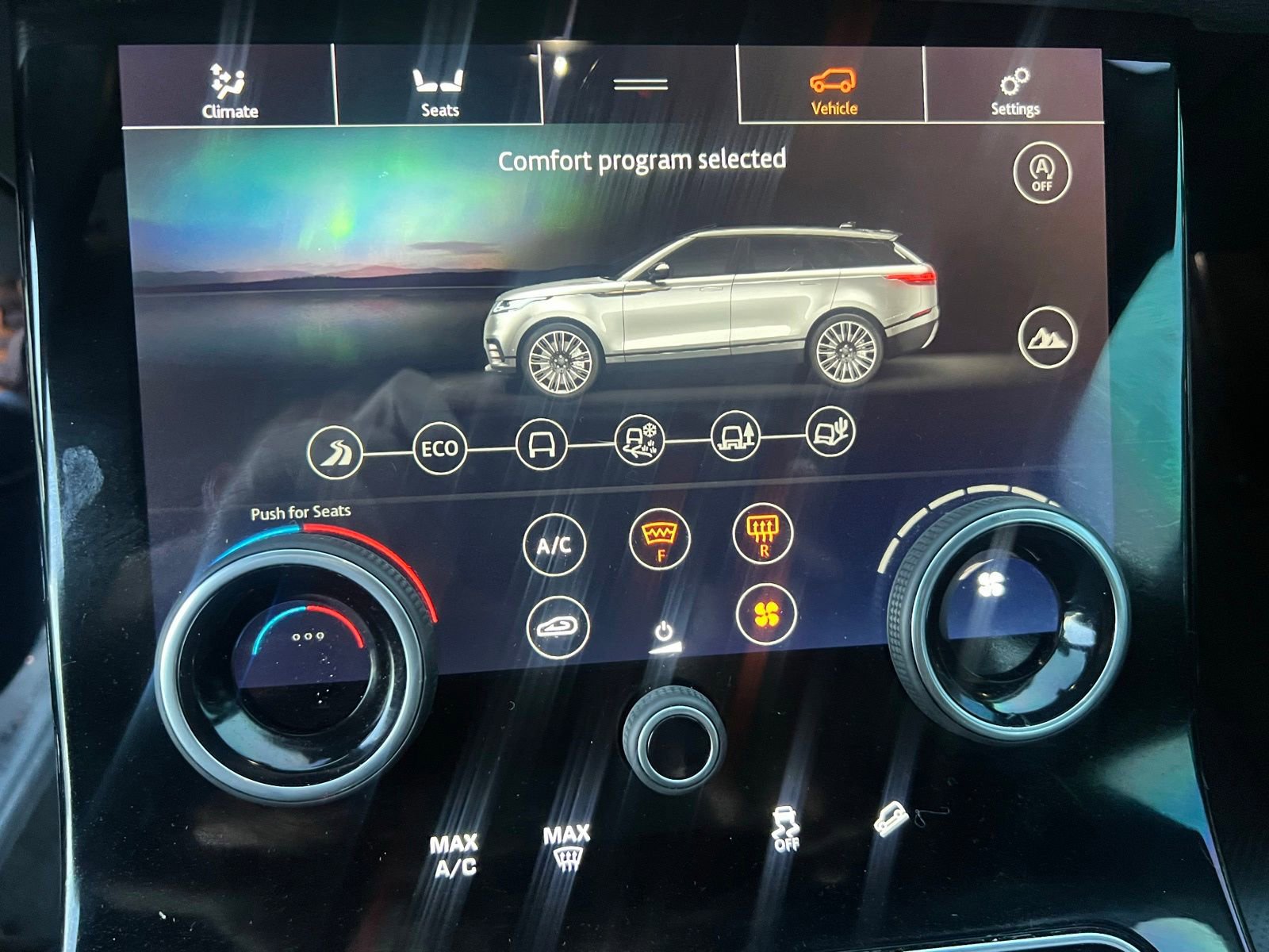 Used 2019 Land Rover Range Rover Velar R-Dynamic SE image 34