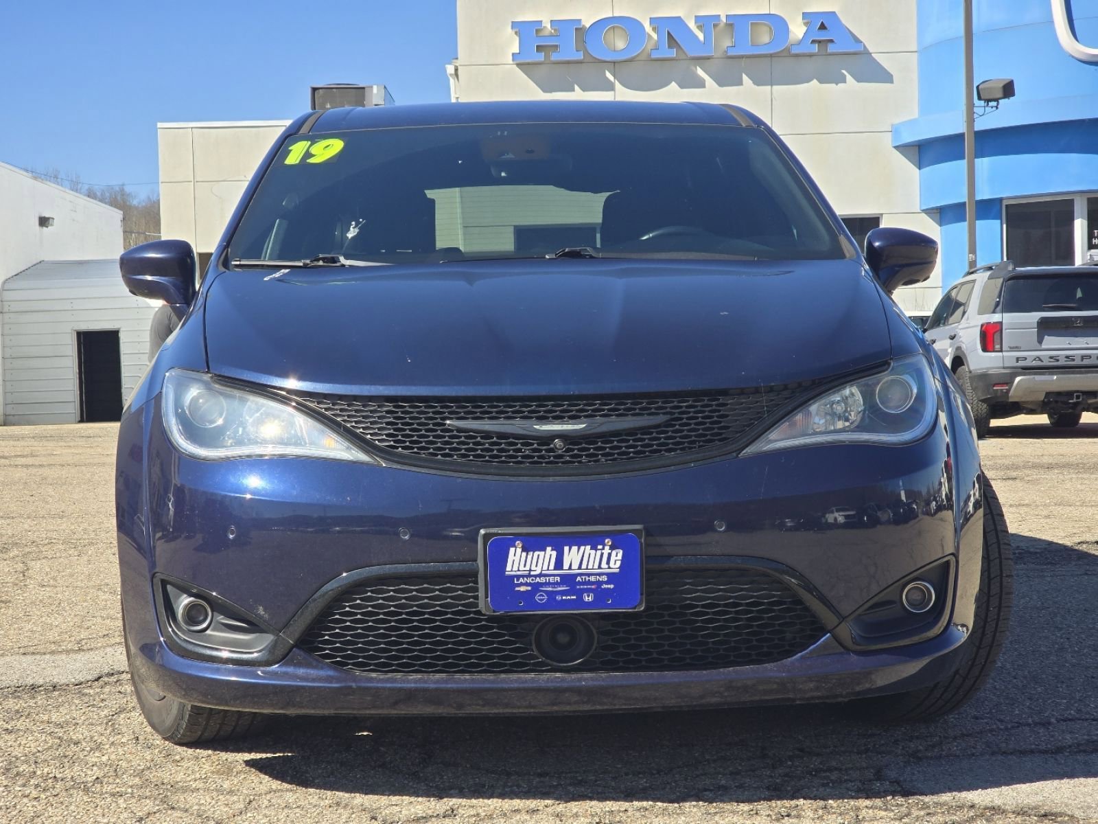 Used 2019 Chrysler Pacifica Touring Plus w/ Advanced Safetytec Group image 9