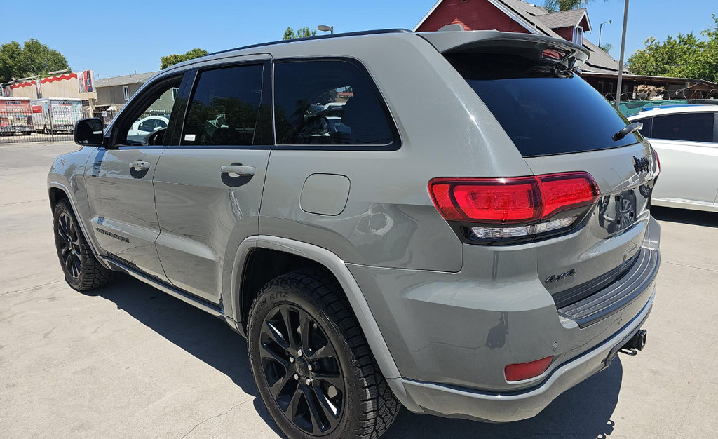 Used 2020 Jeep Grand Cherokee Altitude AWD/4WD image 25