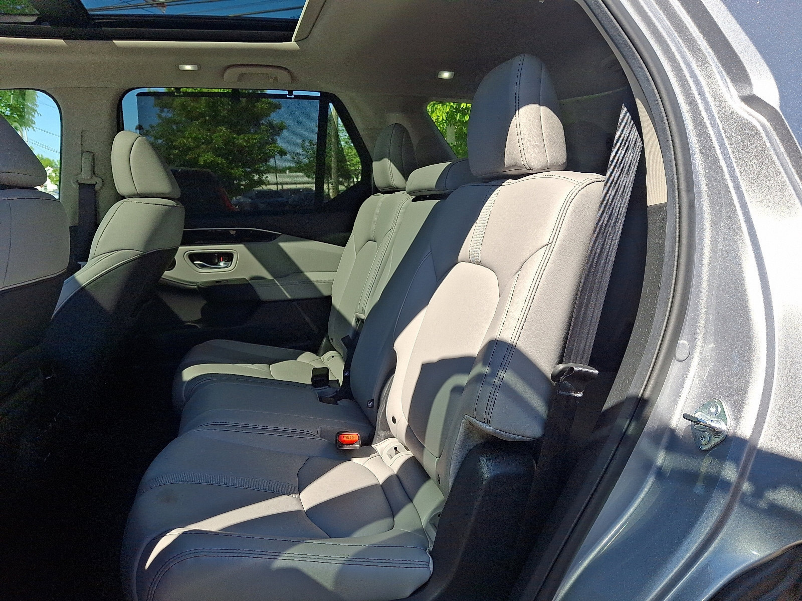 Used 2025 Honda Pilot Touring image 13