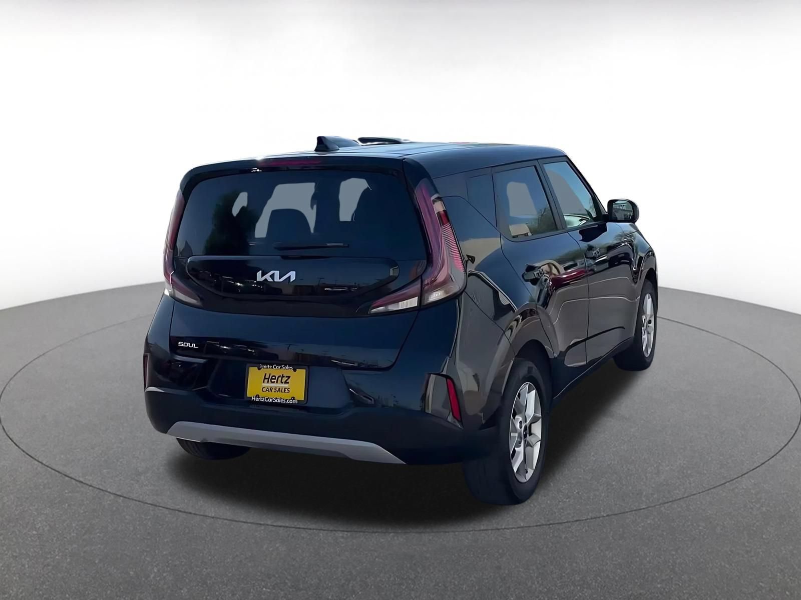 Used 2025 Kia Soul LX w/ LX Technology Package FWD image 13