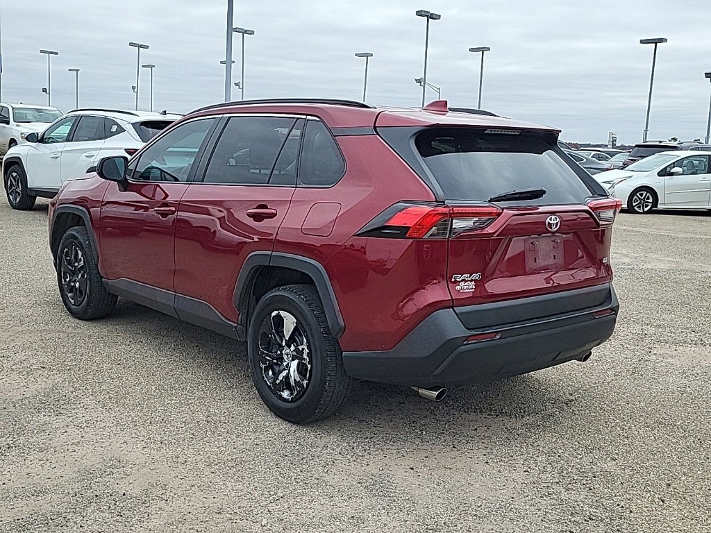 Used 2021 Toyota RAV4 LE image 3
